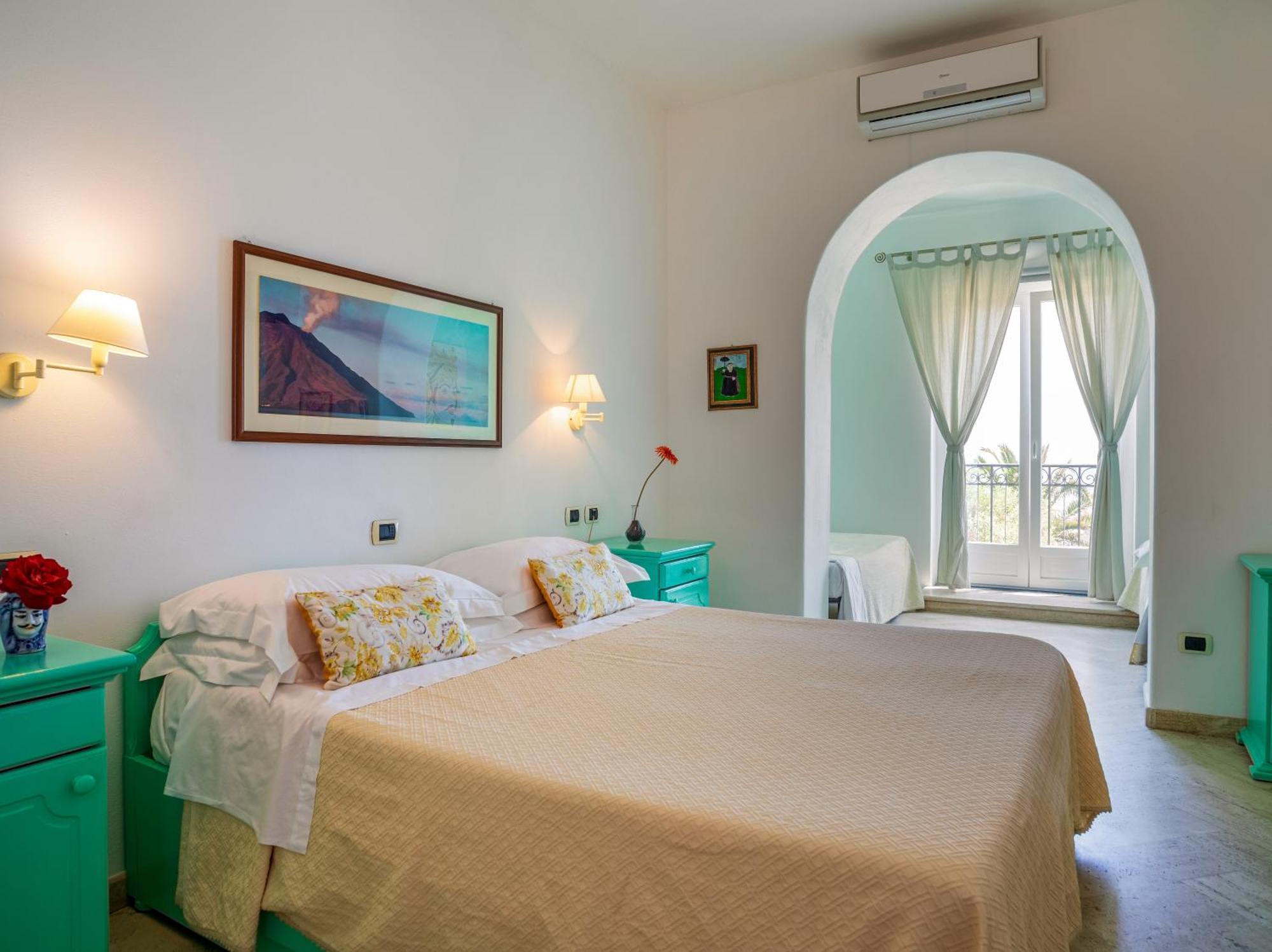 Hotel Ossidiana Stromboli Center Bagian luar foto